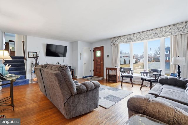 327 NETHERINGTON DR, Broomall, PA 19008