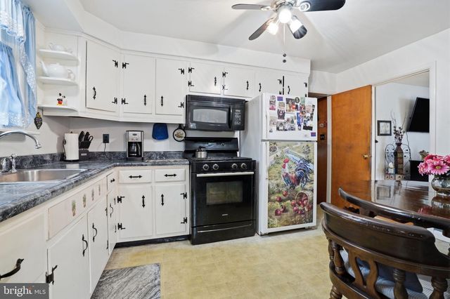 327 NETHERINGTON DR, Broomall, PA 19008