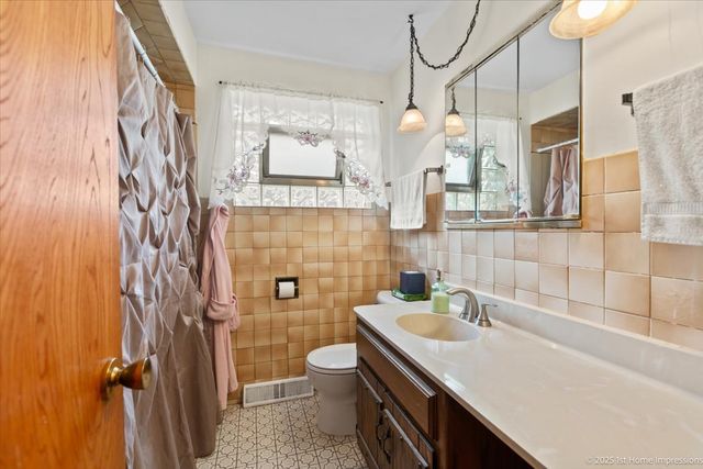 11214 S Sacramento Avenue, Chicago, IL 60655