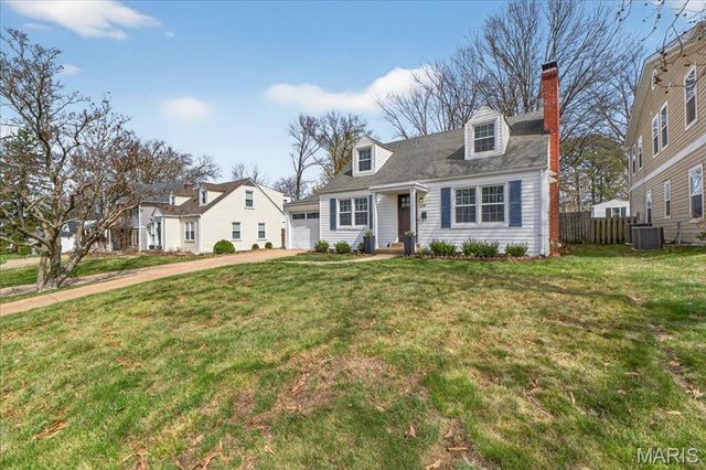1158 N Geyer Road, Kirkwood, MO 63122