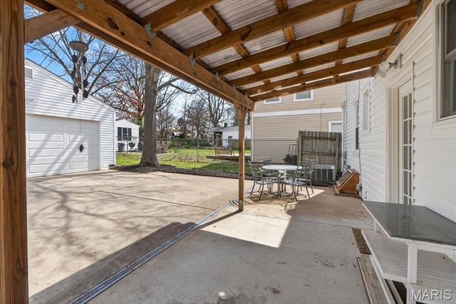 1158 N Geyer Road, Kirkwood, MO 63122