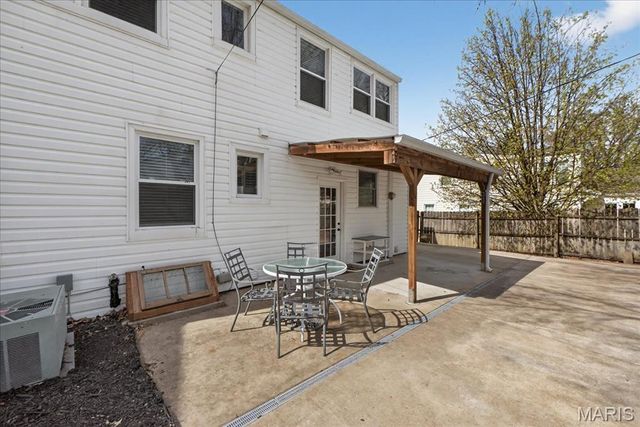 1158 N Geyer Road, Kirkwood, MO 63122