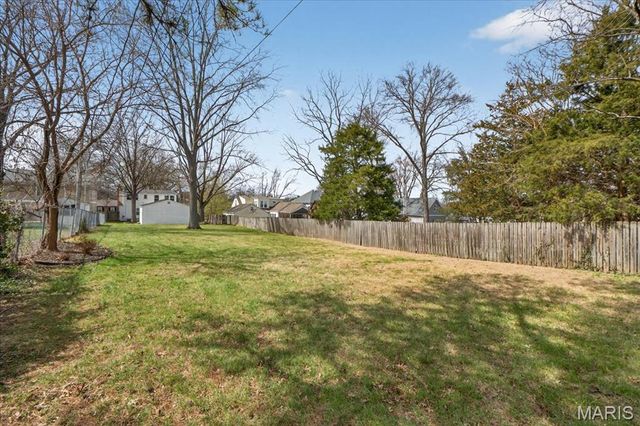 1158 N Geyer Road, Kirkwood, MO 63122