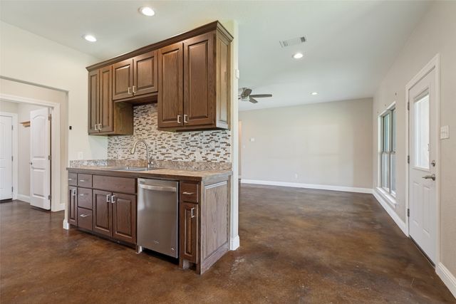 107 Indian Creek, Trenton, TX 75490