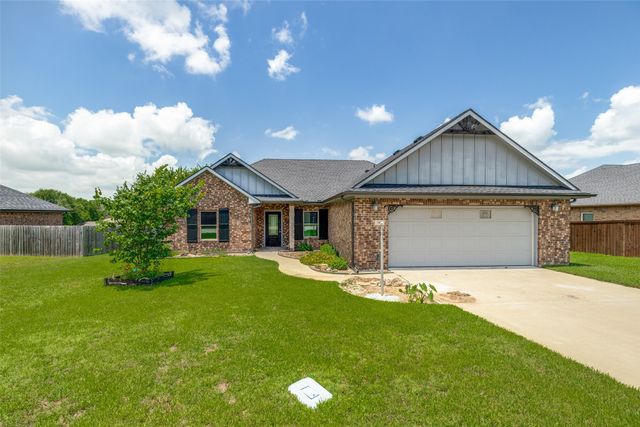 107 Indian Creek, Trenton, TX 75490