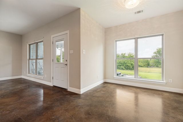 107 Indian Creek, Trenton, TX 75490