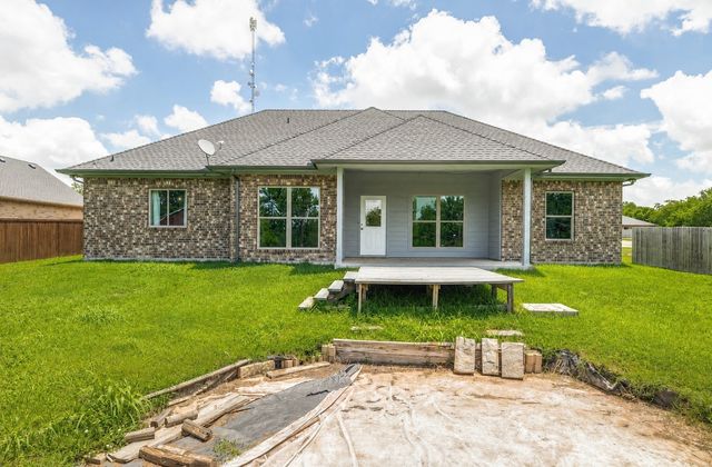 107 Indian Creek, Trenton, TX 75490