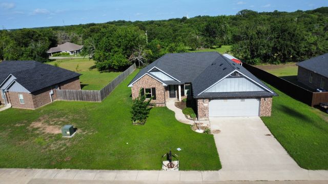 107 Indian Creek, Trenton, TX 75490