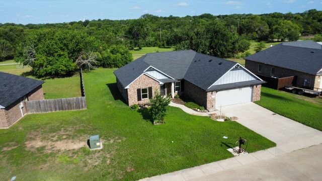 107 Indian Creek, Trenton, TX 75490