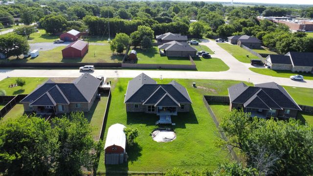 107 Indian Creek, Trenton, TX 75490