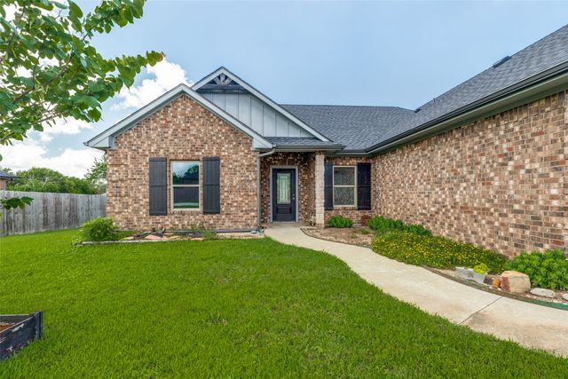 107 Indian Creek, Trenton, TX 75490