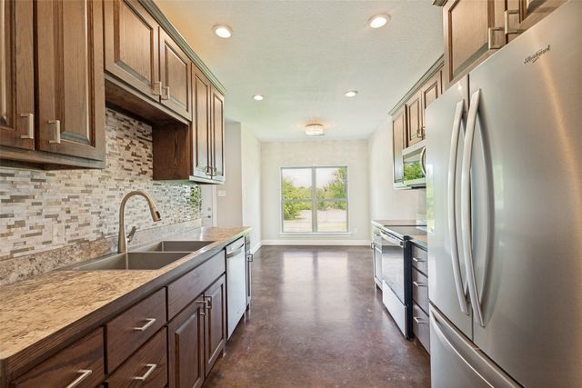 107 Indian Creek, Trenton, TX 75490