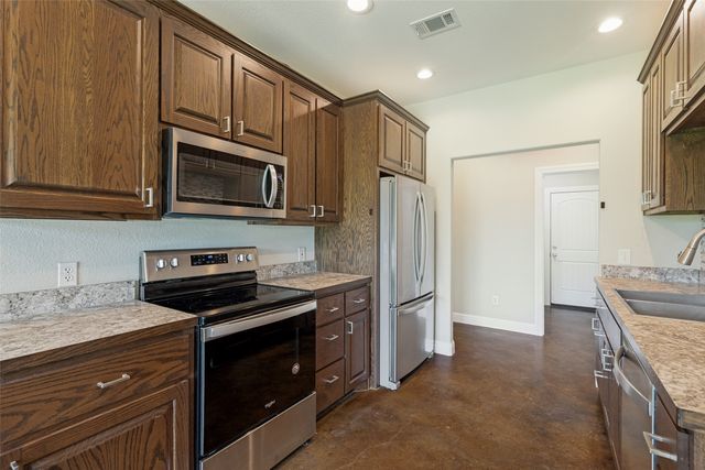 107 Indian Creek, Trenton, TX 75490