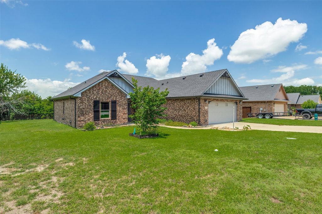 107 Indian Creek, Trenton, TX 75490