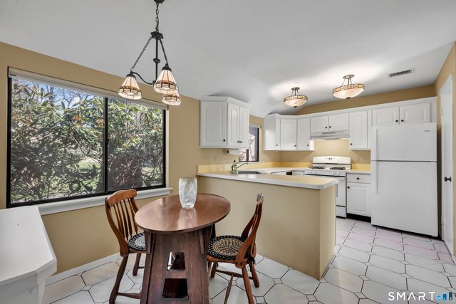 14 Canterbury Lane 14, Avon, CT 06001