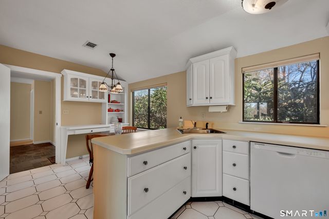 14 Canterbury Lane 14, Avon, CT 06001