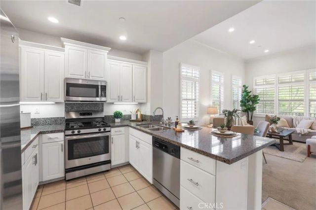 202 Rose Arch, Irvine, CA 92620