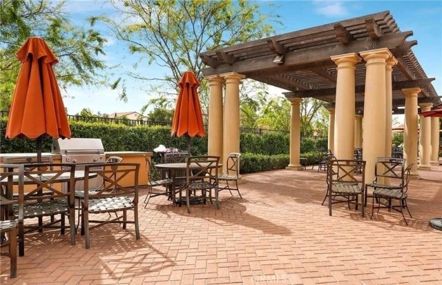 202 Rose Arch, Irvine, CA 92620