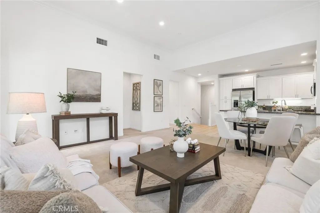 202 Rose Arch, Irvine, CA 92620