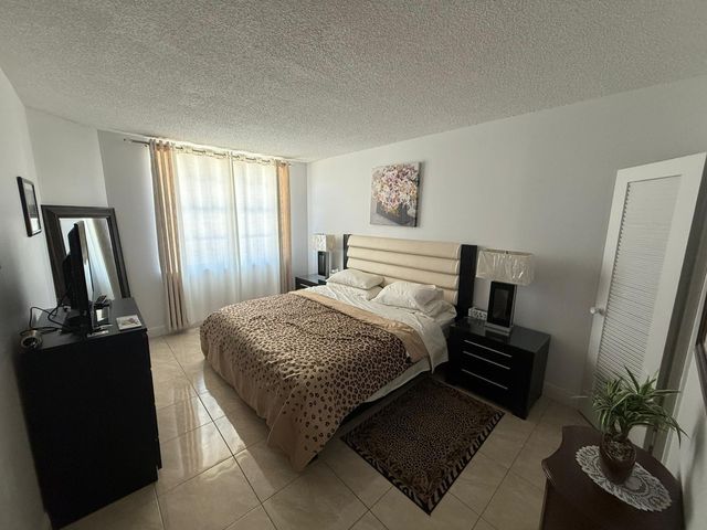 1950 S Ocean Dr 2A, Hallandale Beach, FL 33009