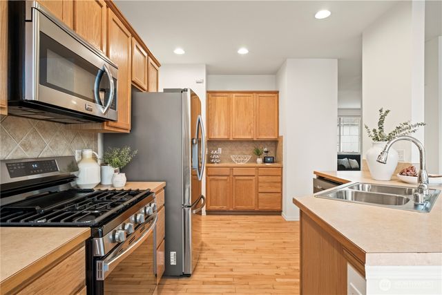 512 29th Ave SE, Puyallup, WA 98374