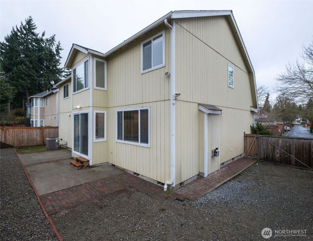 512 29th Ave SE, Puyallup, WA 98374