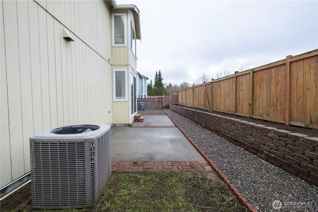 512 29th Ave SE, Puyallup, WA 98374