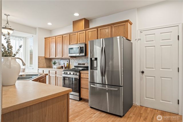 512 29th Ave SE, Puyallup, WA 98374