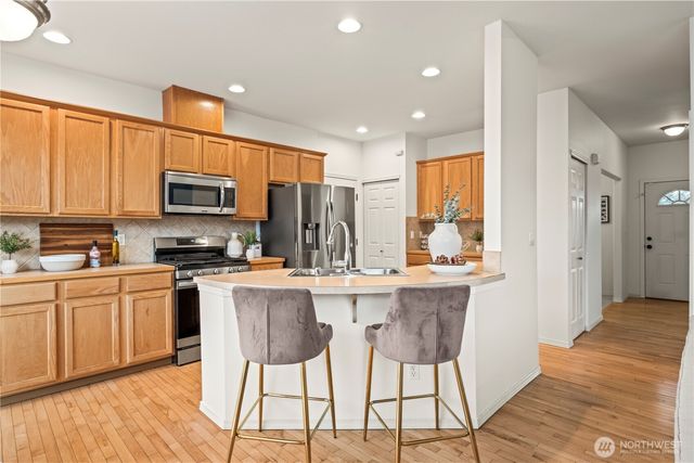 512 29th Ave SE, Puyallup, WA 98374