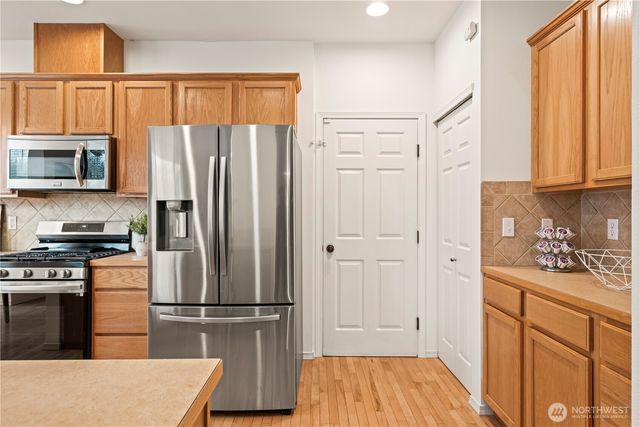 512 29th Ave SE, Puyallup, WA 98374