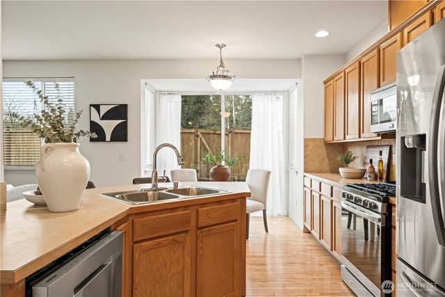 512 29th Ave SE, Puyallup, WA 98374