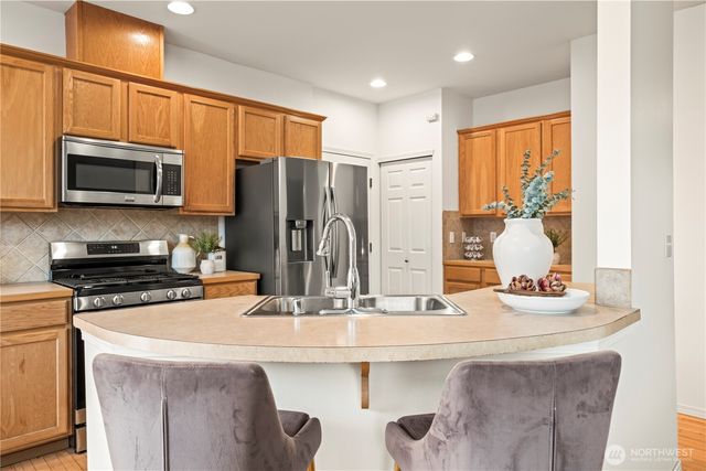 512 29th Ave SE, Puyallup, WA 98374