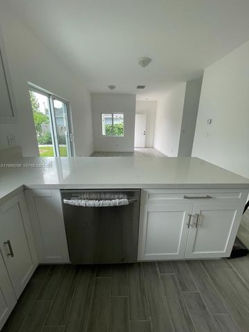 213 NW 12th St, Pompano Beach, FL 33060