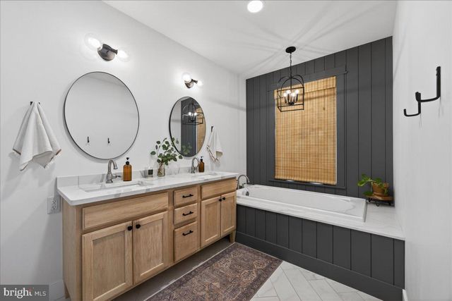 152 IVY LN, Zieglerville, PA 19492