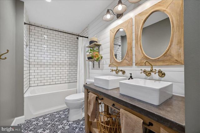 152 IVY LN, Zieglerville, PA 19492