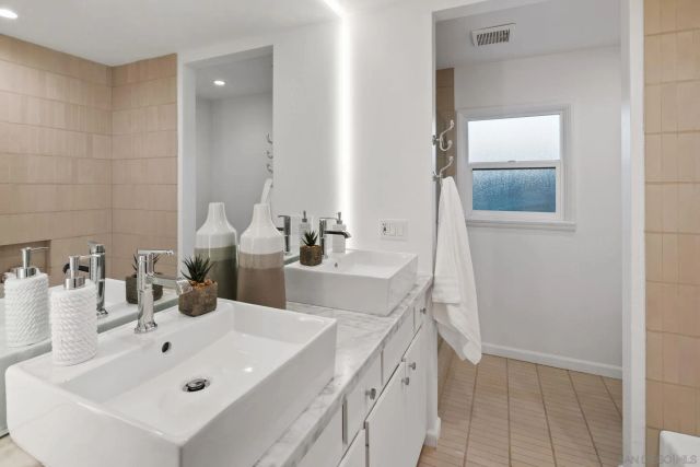 211 Ocean St, Solana Beach, CA 92075