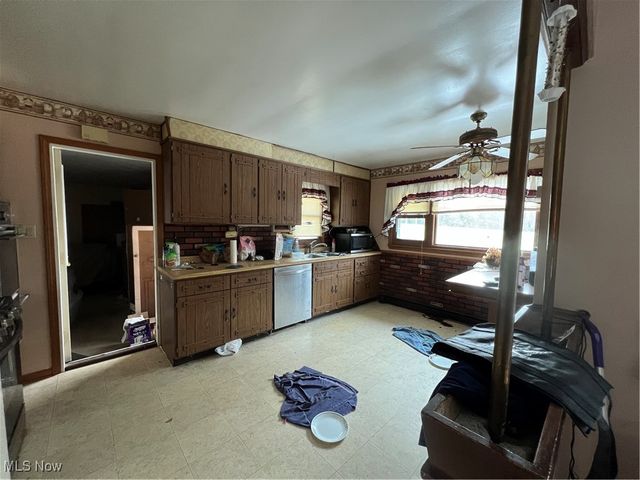 7360 N Meadowpark Drive, Walton Hills, OH 44146