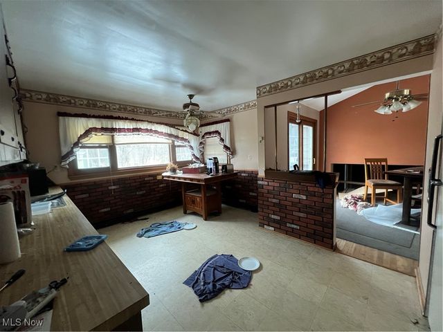 7360 N Meadowpark Drive, Walton Hills, OH 44146