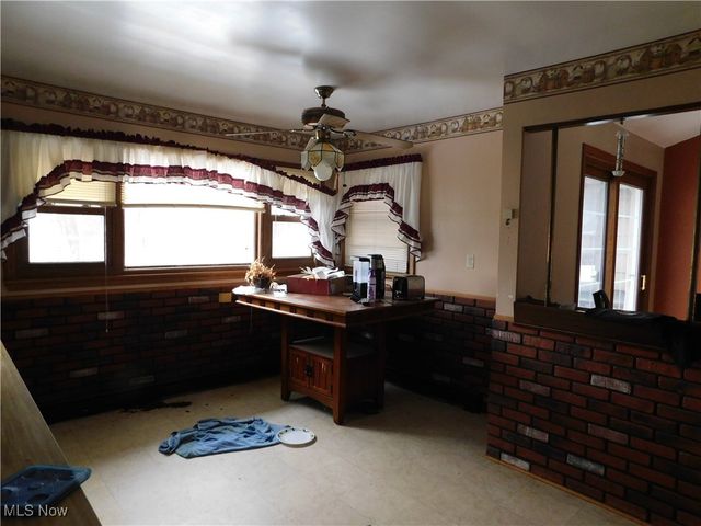 7360 N Meadowpark Drive, Walton Hills, OH 44146