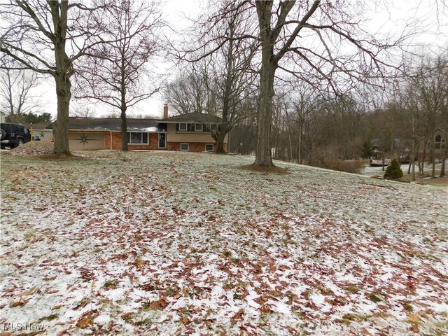 7360 N Meadowpark Drive, Walton Hills, OH 44146