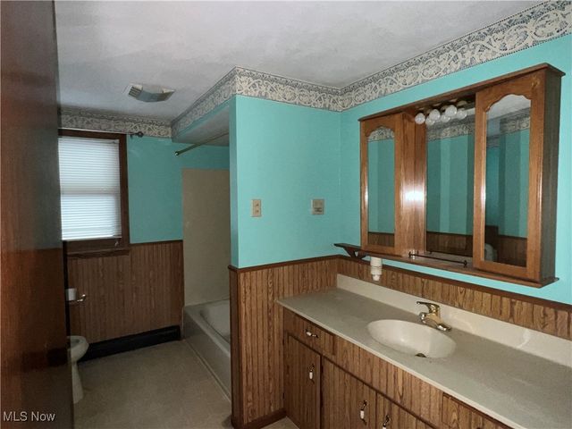 7360 N Meadowpark Drive, Walton Hills, OH 44146