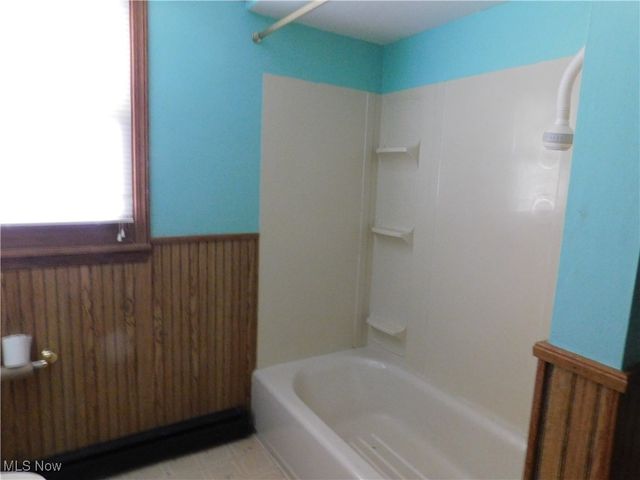 7360 N Meadowpark Drive, Walton Hills, OH 44146