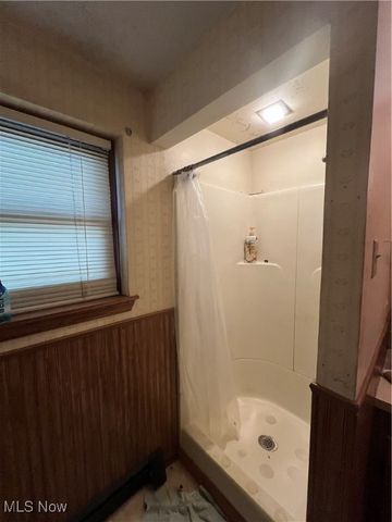 7360 N Meadowpark Drive, Walton Hills, OH 44146