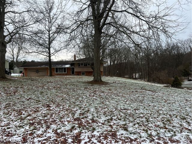 7360 N Meadowpark Drive, Walton Hills, OH 44146