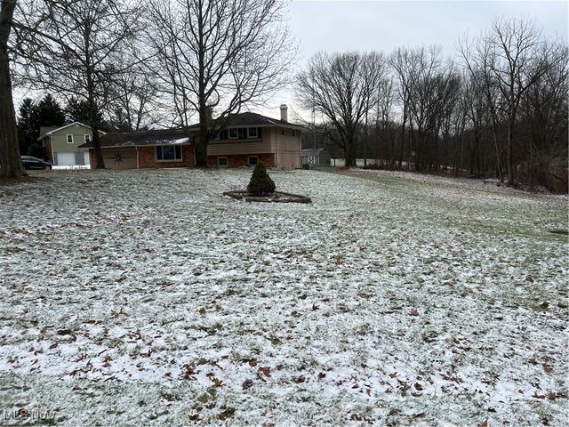 7360 N Meadowpark Drive, Walton Hills, OH 44146