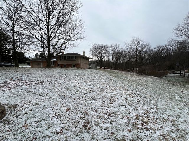 7360 N Meadowpark Drive, Walton Hills, OH 44146