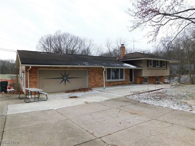 7360 N Meadowpark Drive, Walton Hills, OH 44146