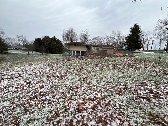 7360 N Meadowpark Drive, Walton Hills, OH 44146