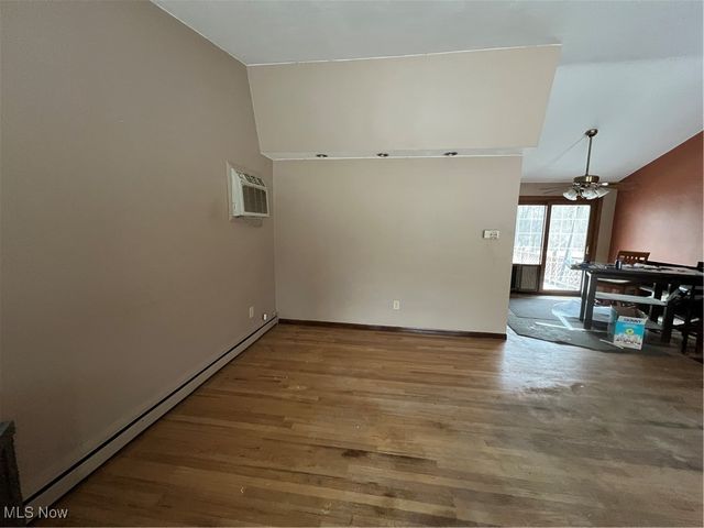 7360 N Meadowpark Drive, Walton Hills, OH 44146