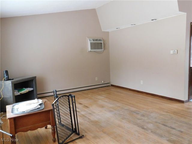 7360 N Meadowpark Drive, Walton Hills, OH 44146